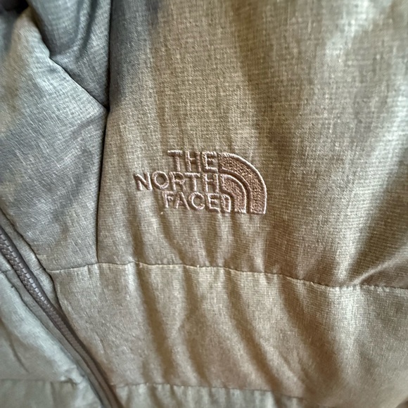 The North Face Kids Gray Puffer Jacket - Picture 5 of 6